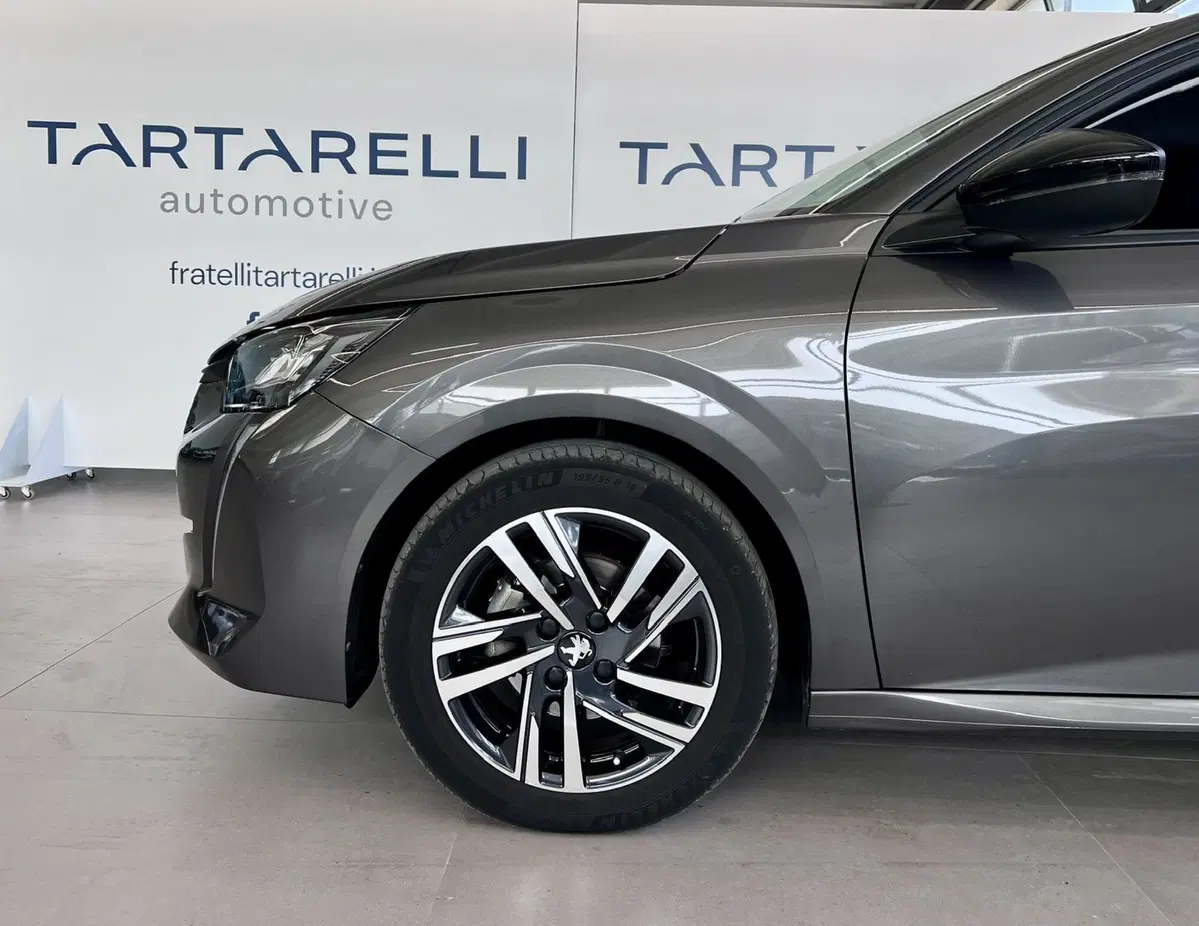Peugeot 208 usata a Bari (4)