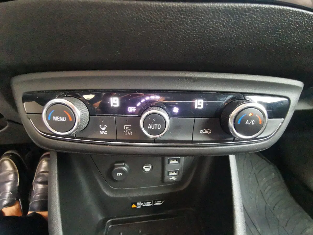 Opel Crossland X usata a Taranto (12)