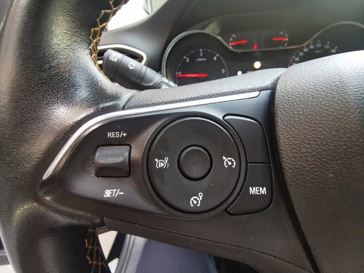 Opel Crossland X usata a Taranto (20)
