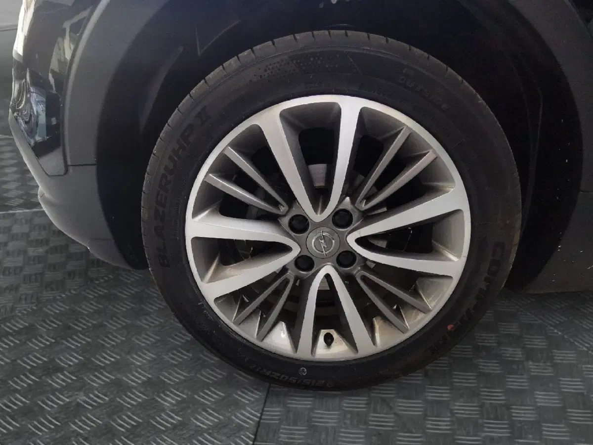 Opel Crossland X usata a Taranto (8)