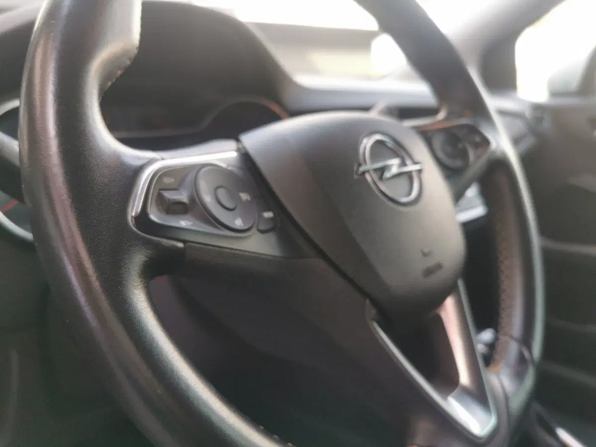Opel Crossland X usata a Taranto (9)