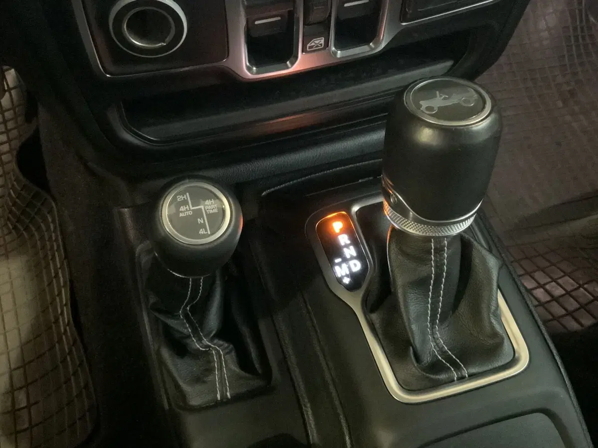 Jeep Wrangler usata a Vercelli (14)