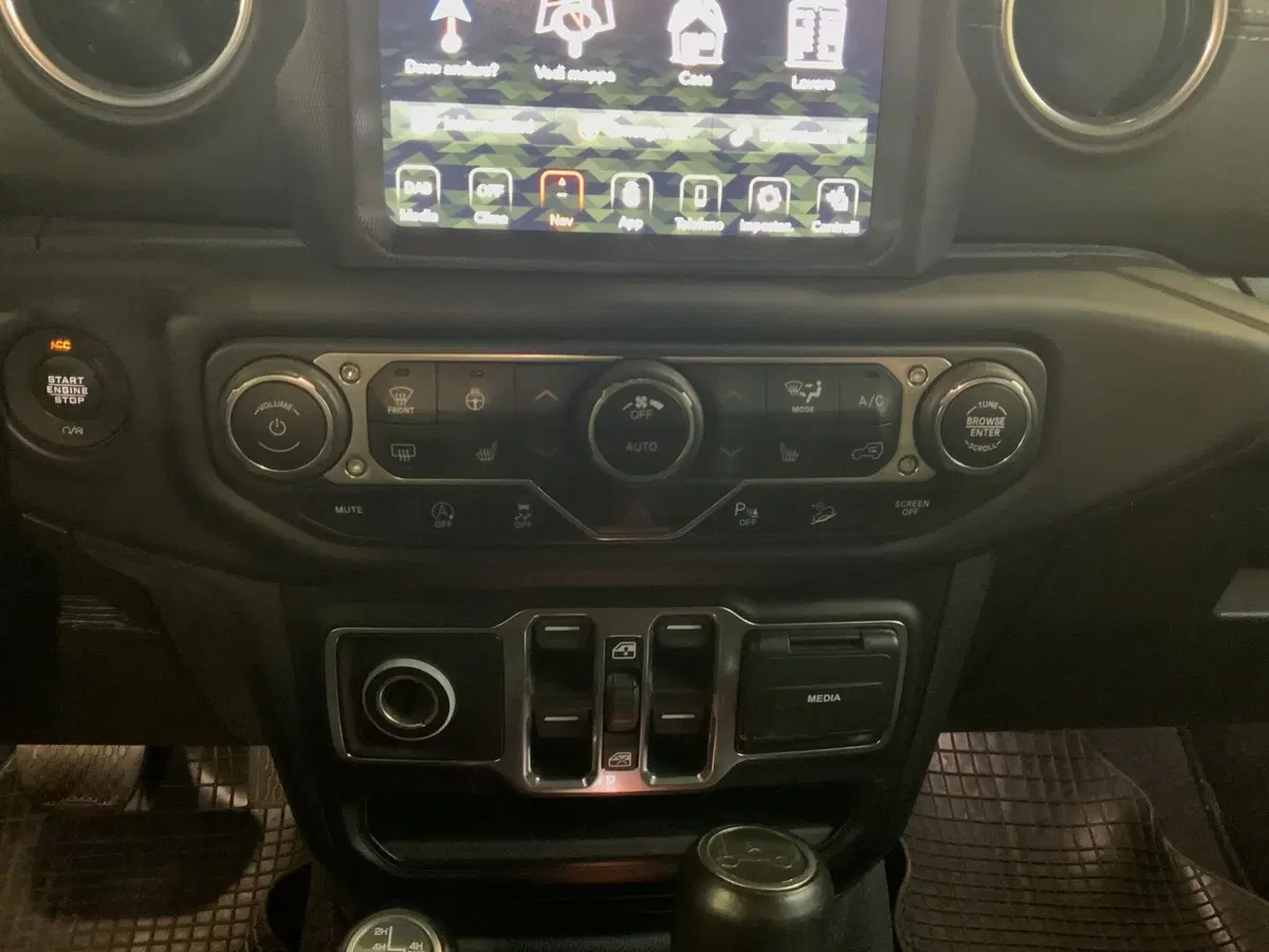 Jeep Wrangler usata a Vercelli (15)