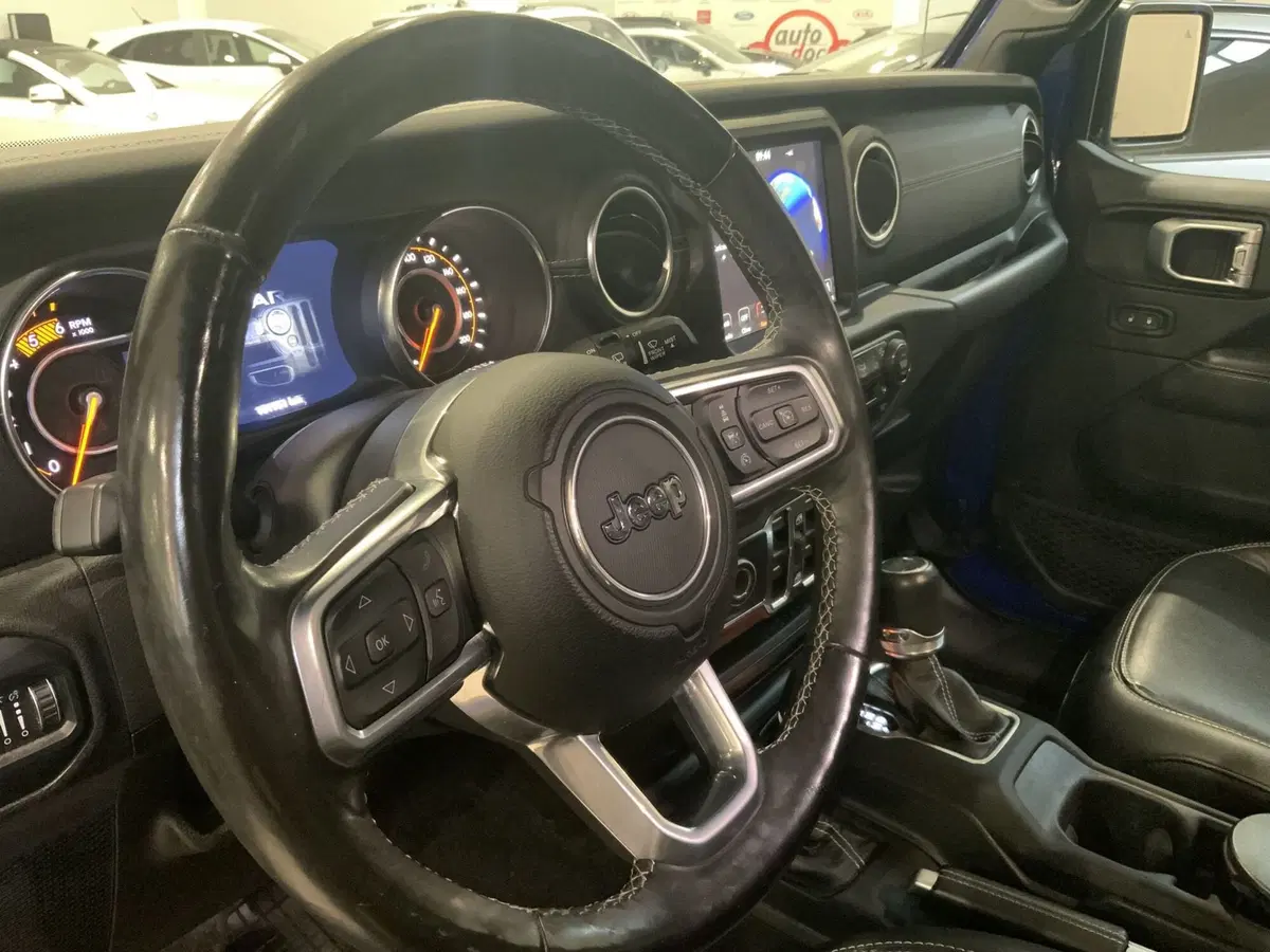 Jeep Wrangler usata a Vercelli (16)