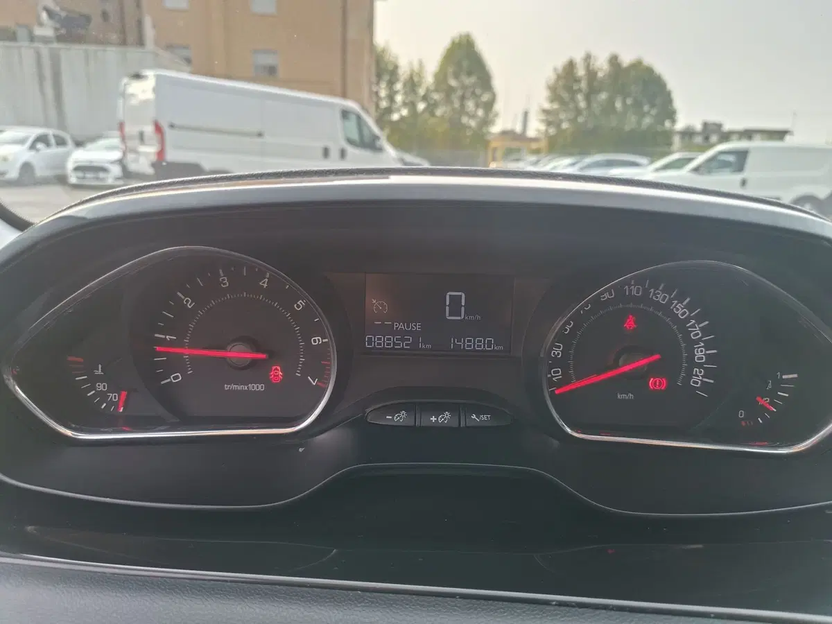 Peugeot 208 usata a Pistoia (11)