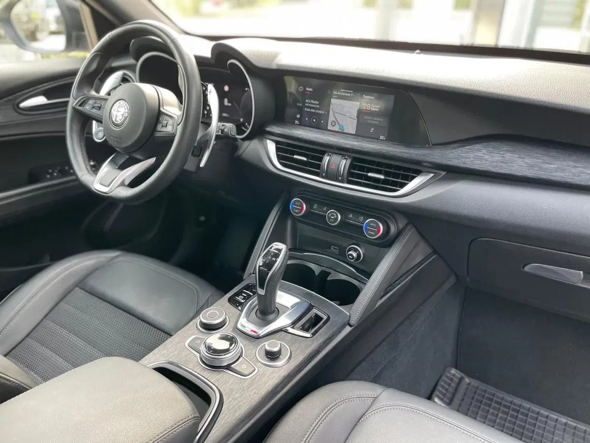 Alfa Romeo Stelvio usata a Ancona (15)