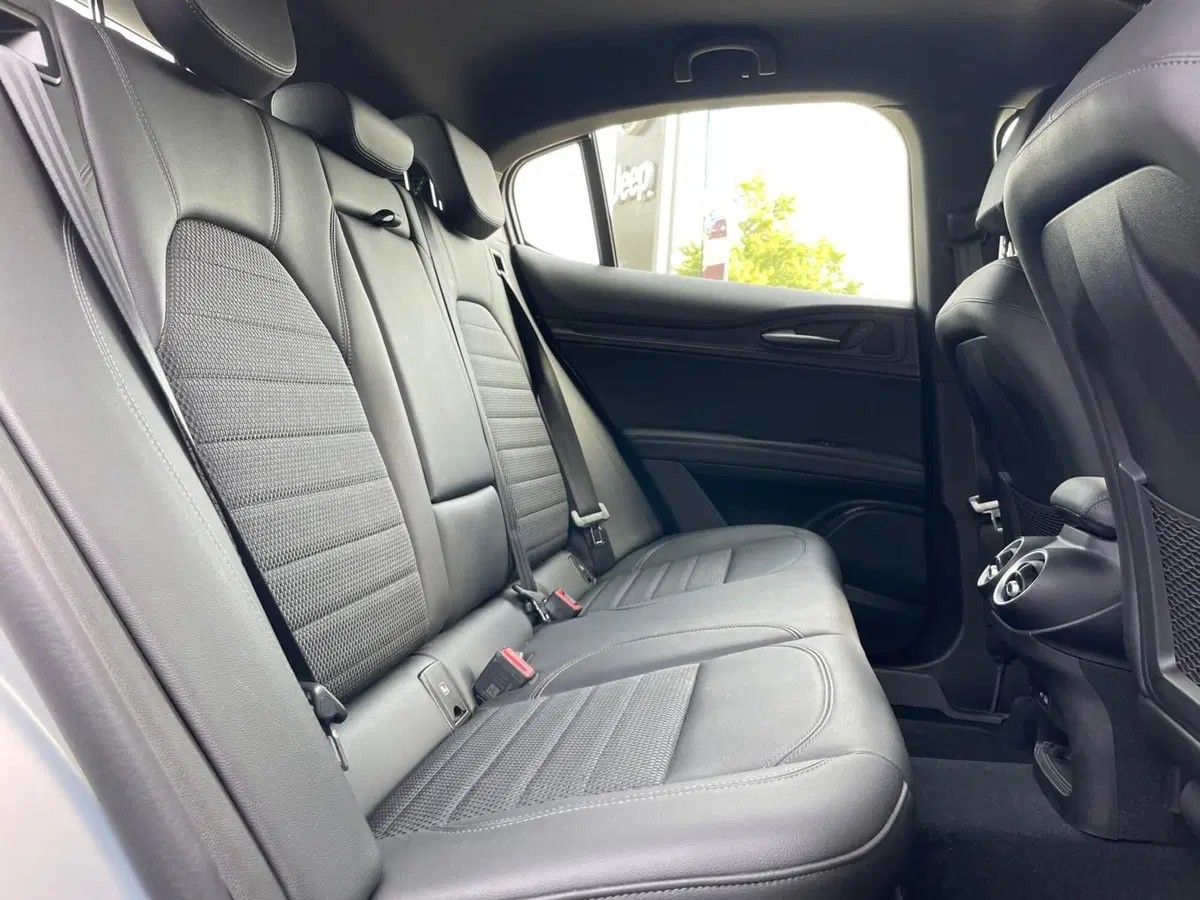 Alfa Romeo Stelvio usata a Ancona (16)