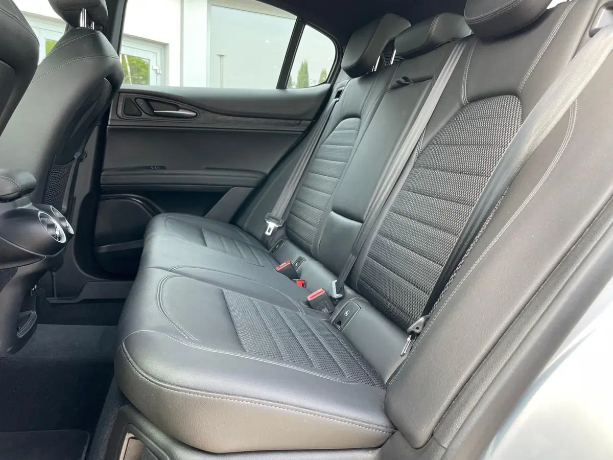 Alfa Romeo Stelvio usata a Ancona (17)