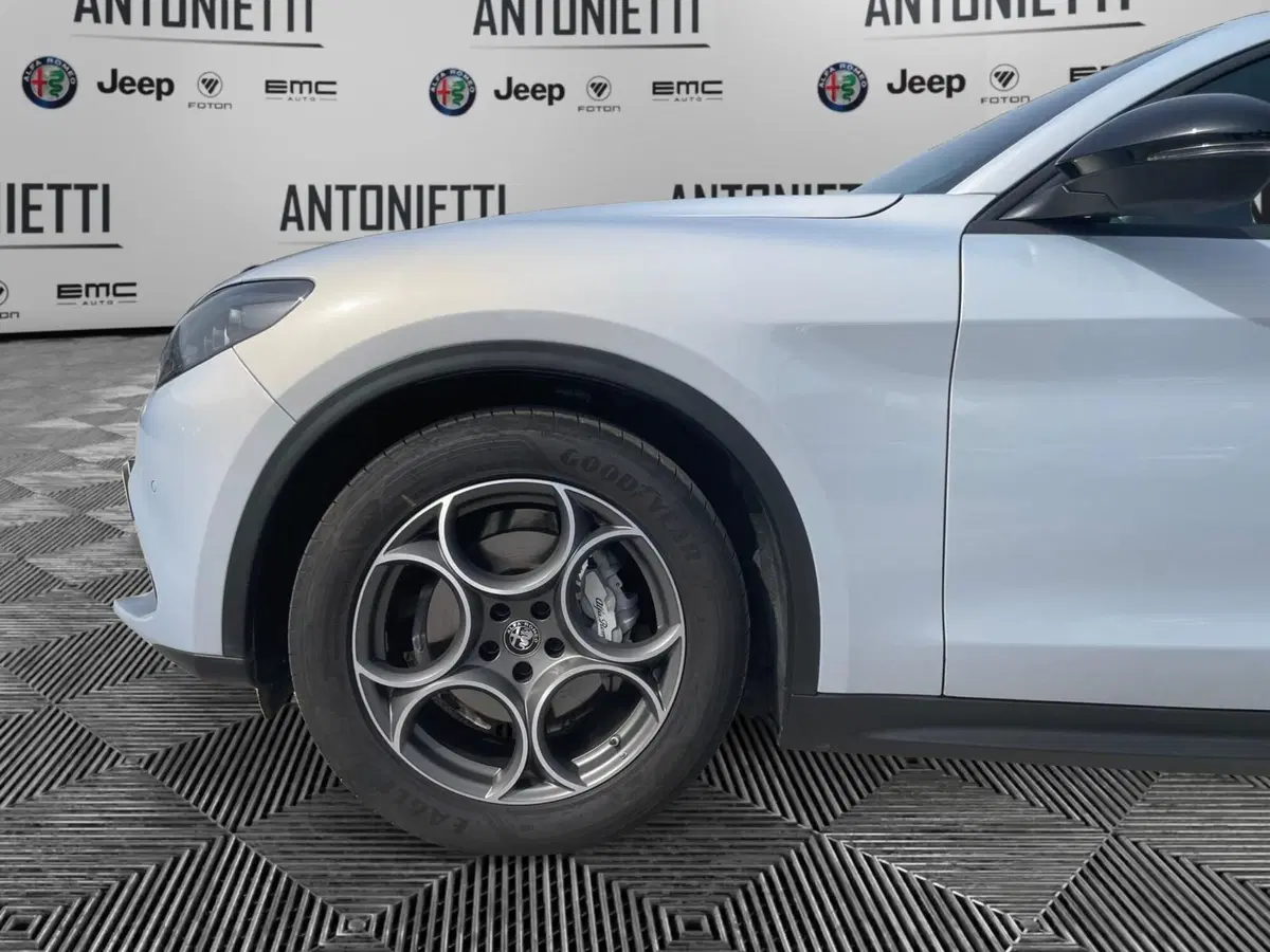 Alfa Romeo Stelvio usata a Ancona (19)