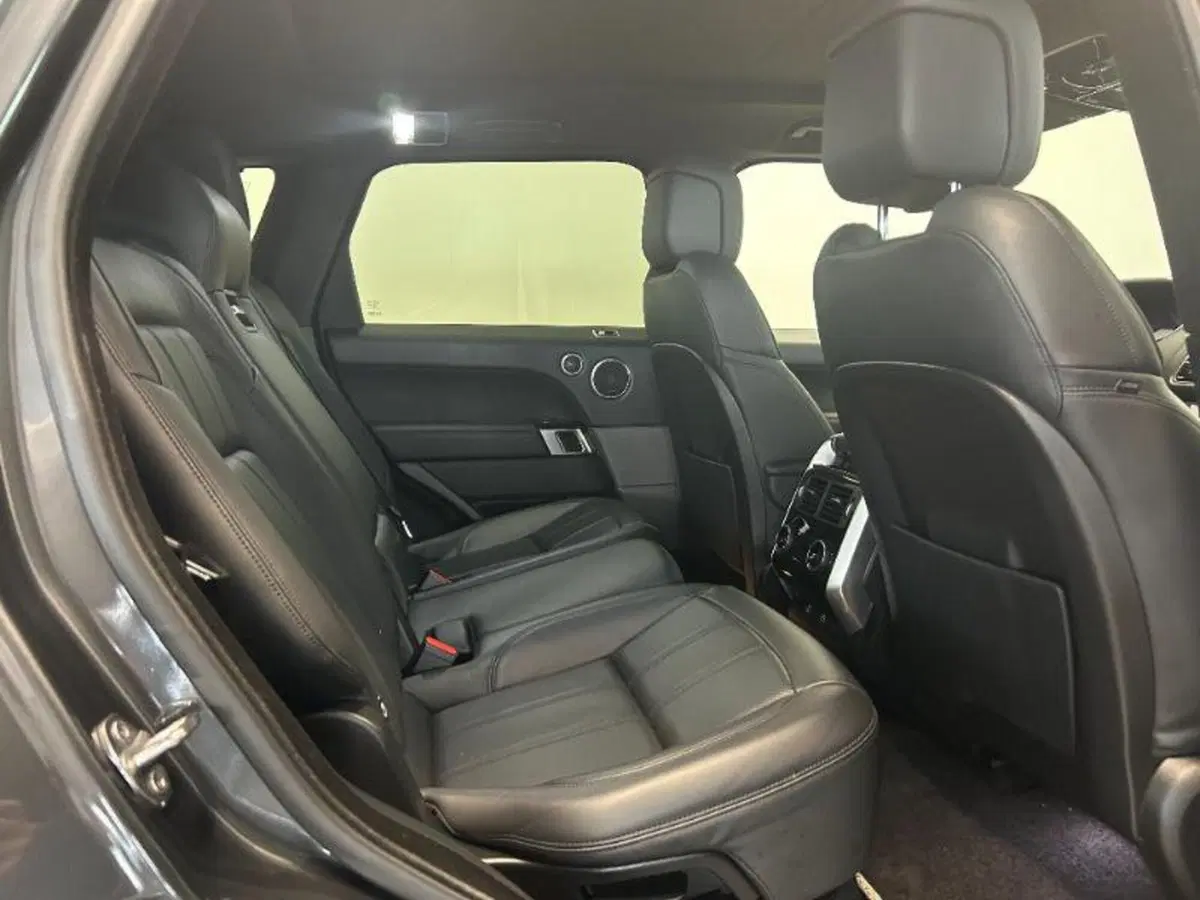 Land Rover Range Rover Sport usata a Venezia (11)