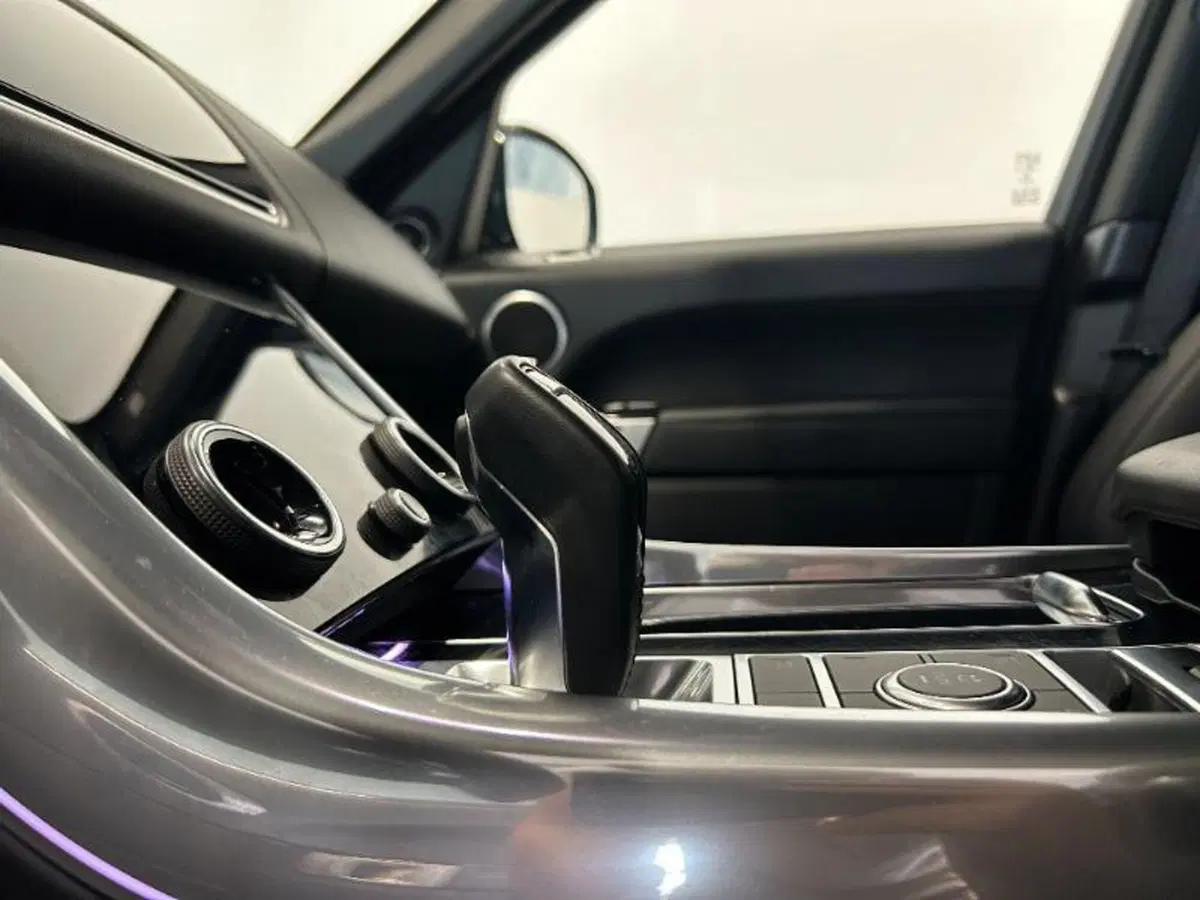 Land Rover Range Rover Sport usata a Venezia (19)
