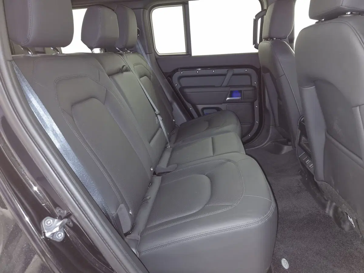 Land Rover Defender usata a Bergamo (5)