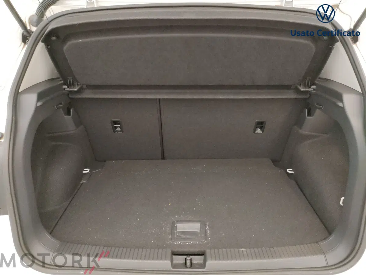 Volkswagen T-Cross usata a Varese (11)