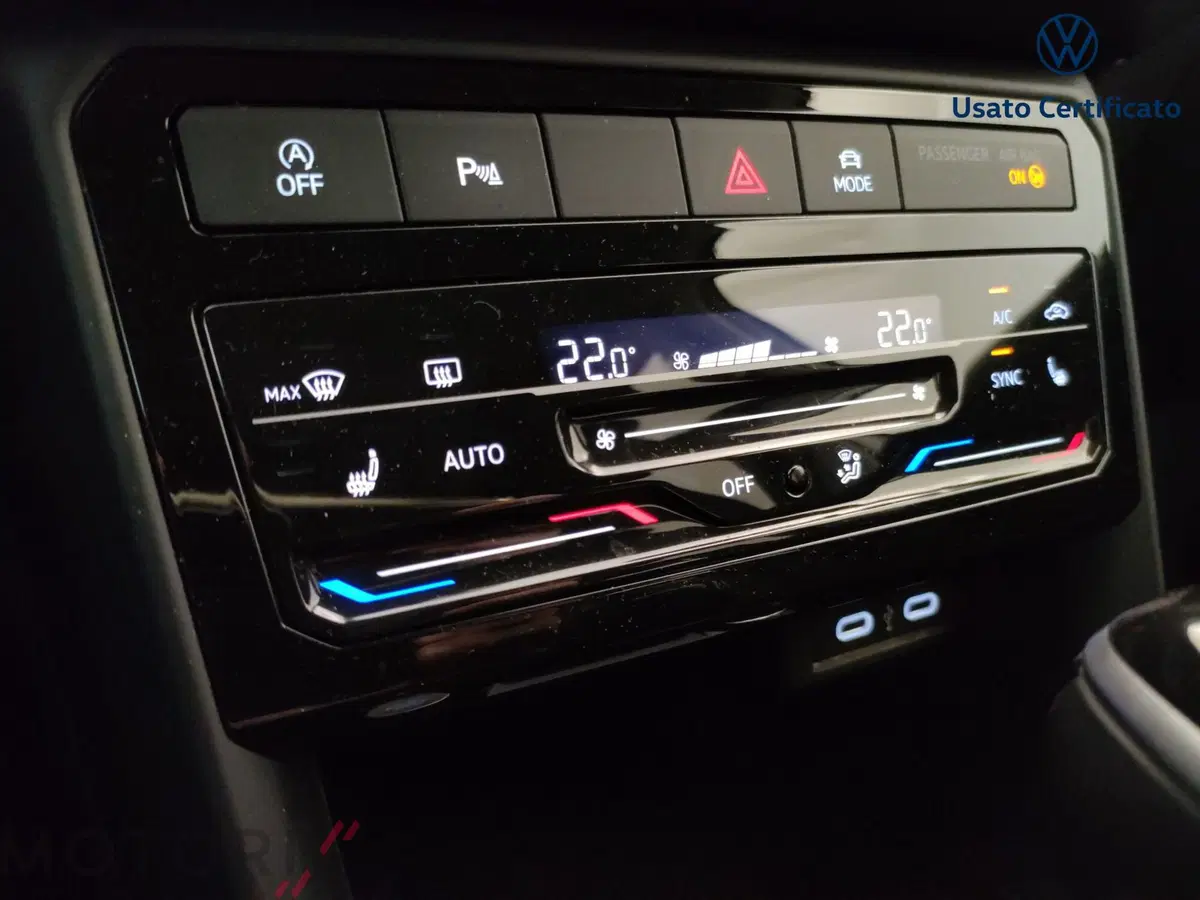 Volkswagen T-Cross usata a Varese (13)