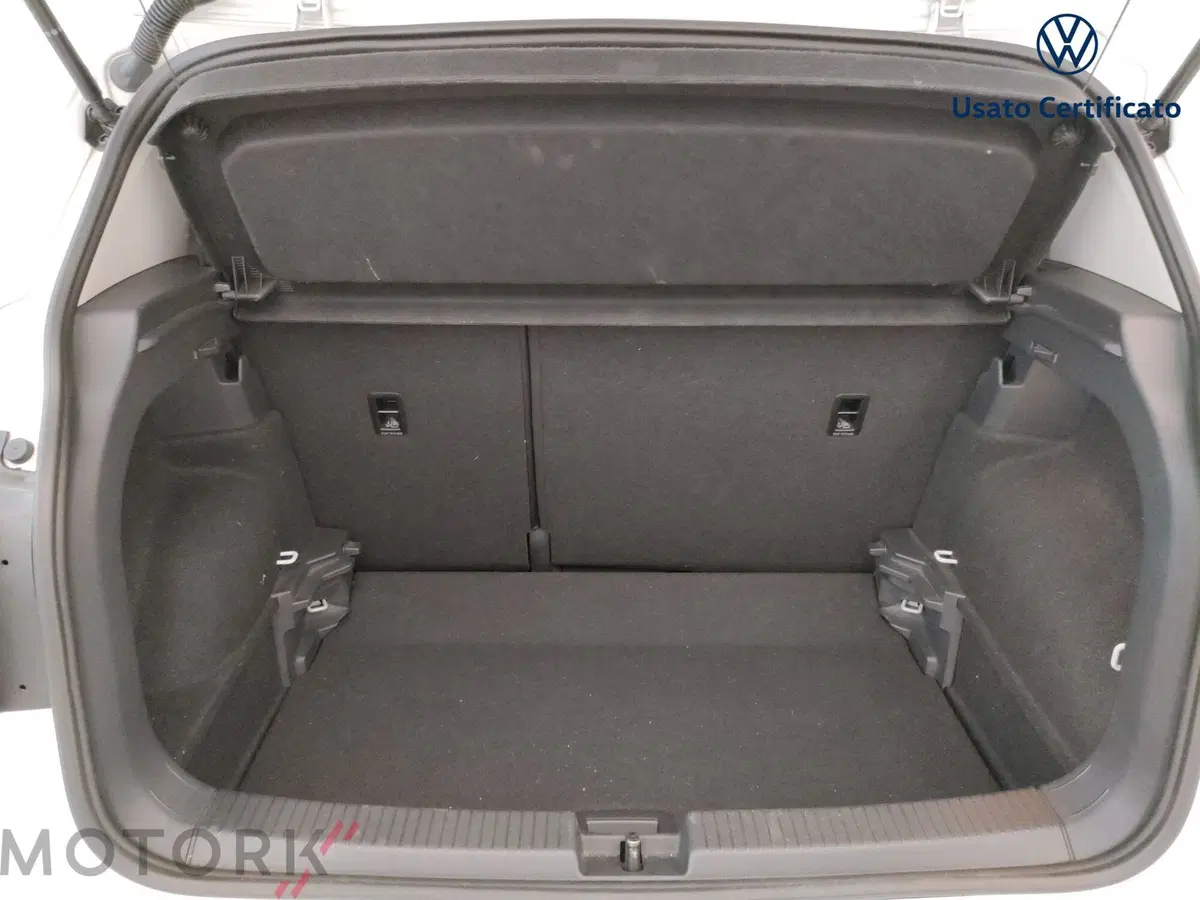 Volkswagen T-Cross usata a Varese (9)