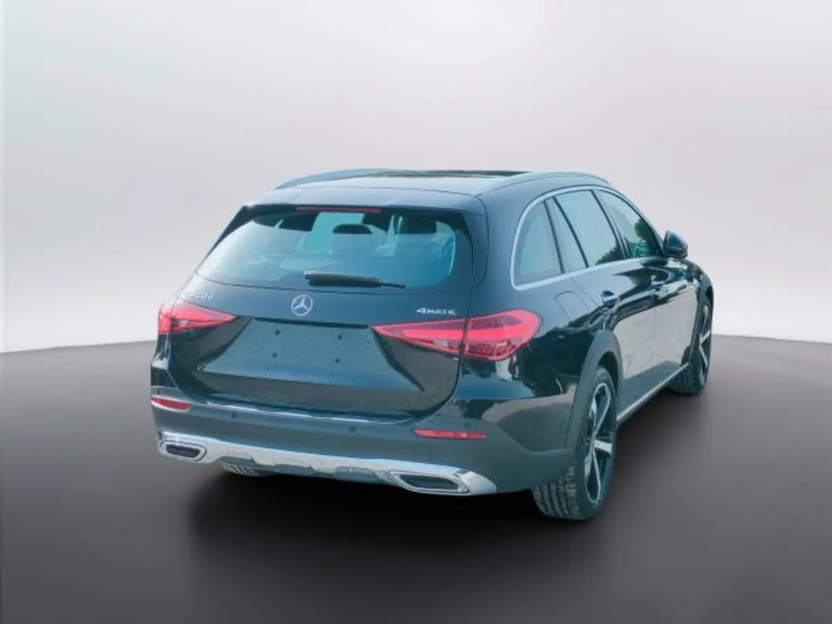 Mercedes-Benz Classe C nuova a Teramo (6)