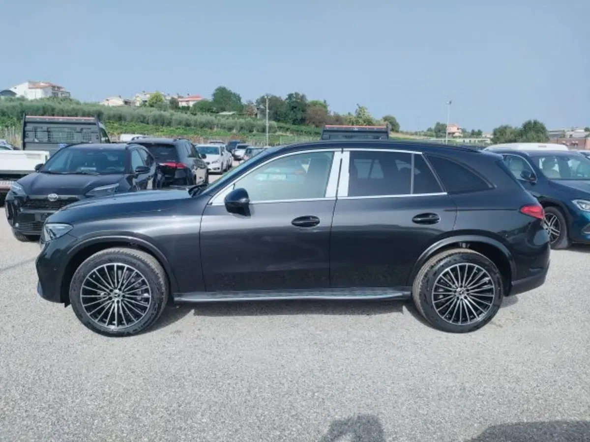 Mercedes-Benz GLC SUV nuova a Teramo (3)