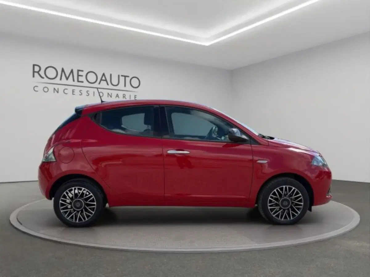 Lancia Ypsilon usata a Perugia (6)