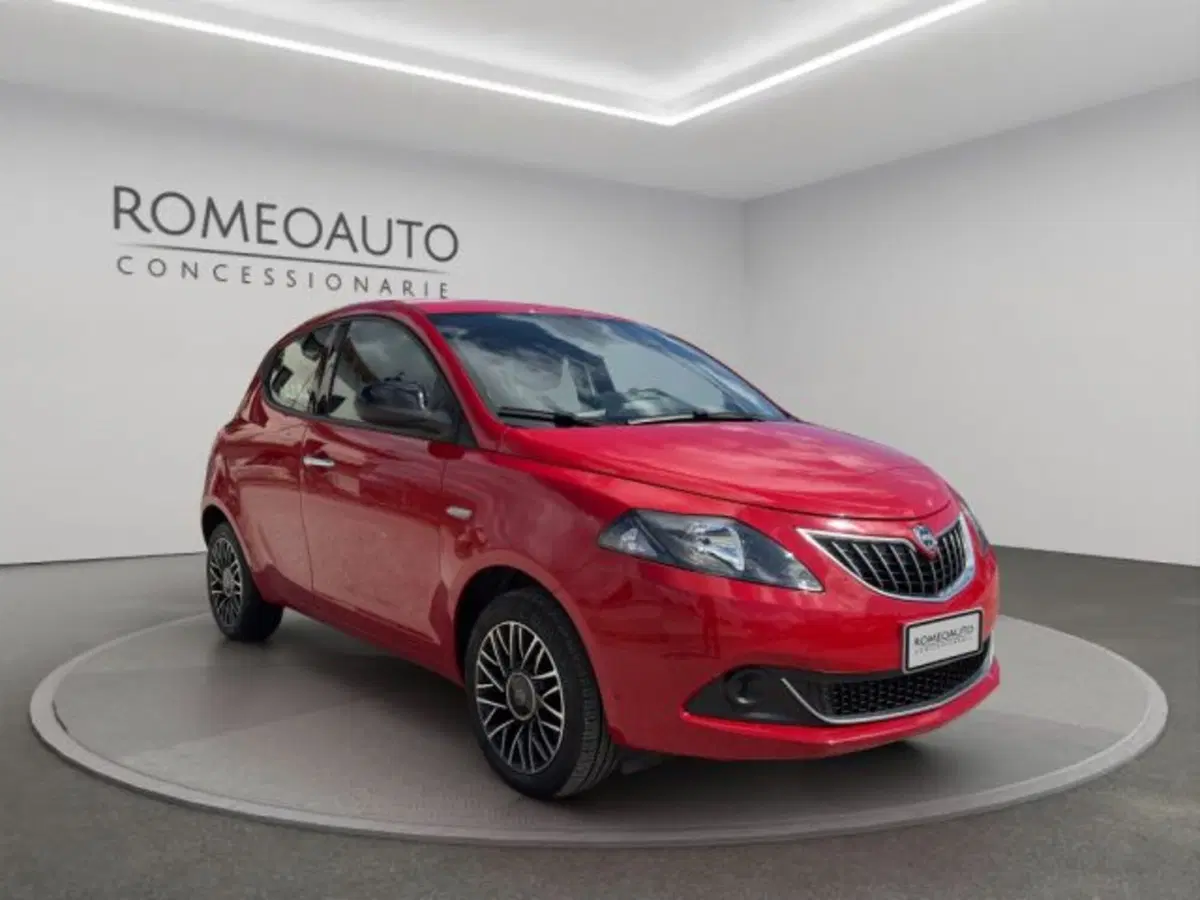 Lancia Ypsilon usata a Perugia (7)