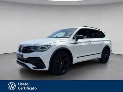 Volkswagen Tiguan Allspace 2.0 tdi R-Line 150cv dsg del 2023 usata a Arzignano