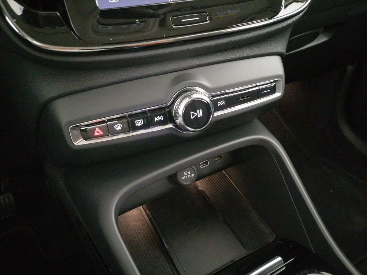 Volvo XC40 usata a Roma (15)
