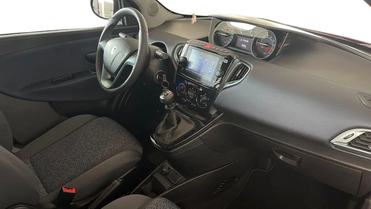 Lancia Ypsilon usata a Catania (10)