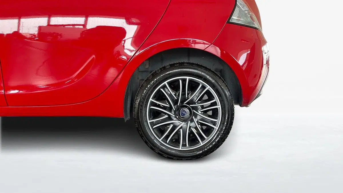 Lancia Ypsilon usata a Catania (16)
