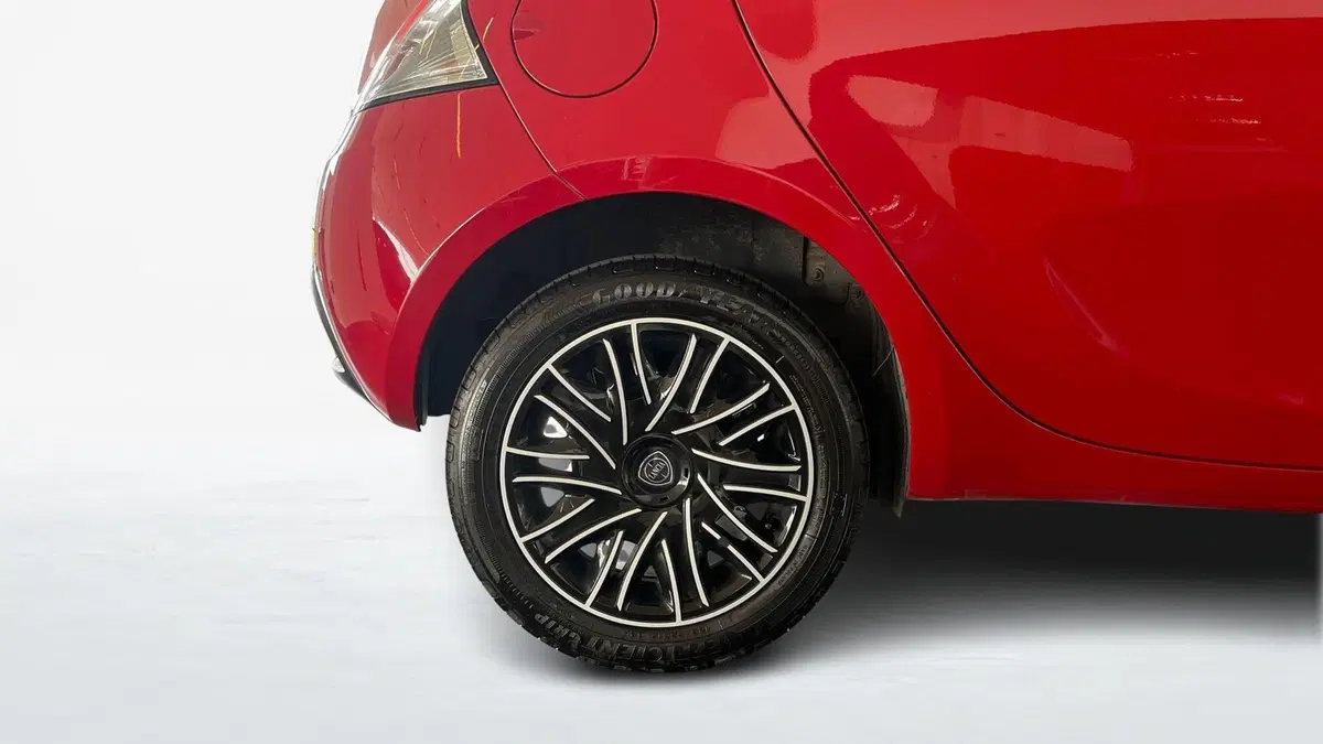 Lancia Ypsilon usata a Catania (17)