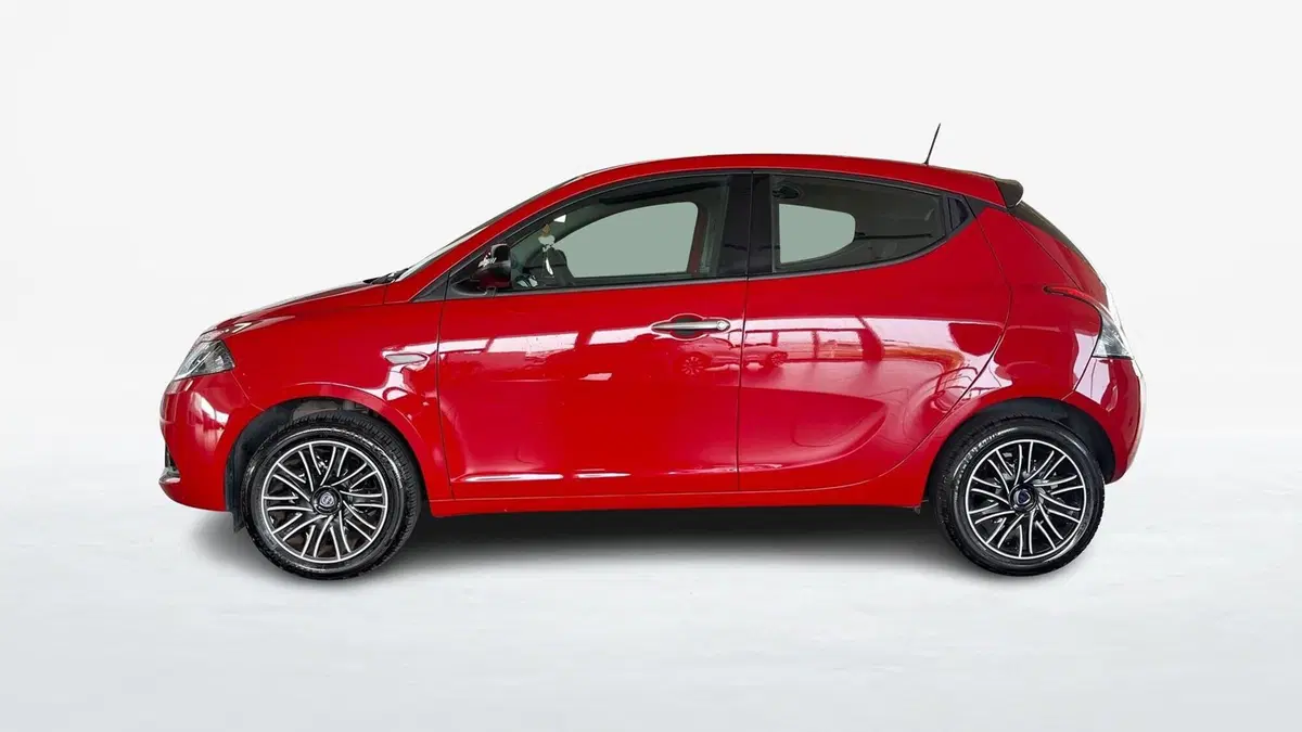 Lancia Ypsilon usata a Catania (3)