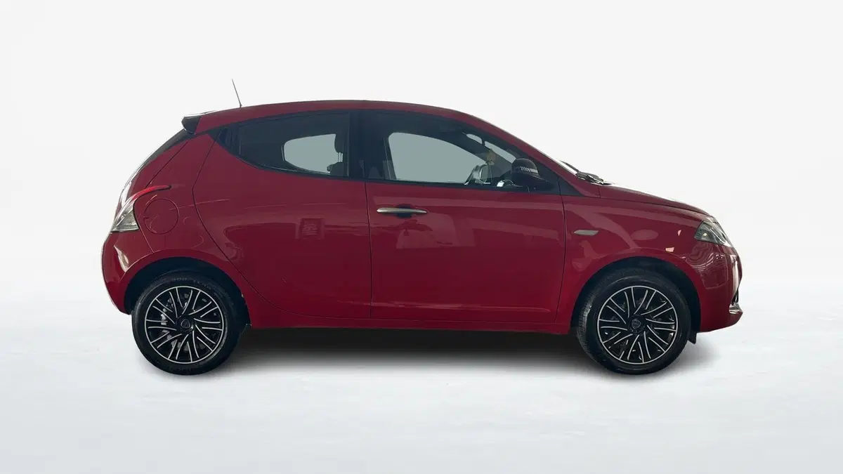 Lancia Ypsilon usata a Catania (4)