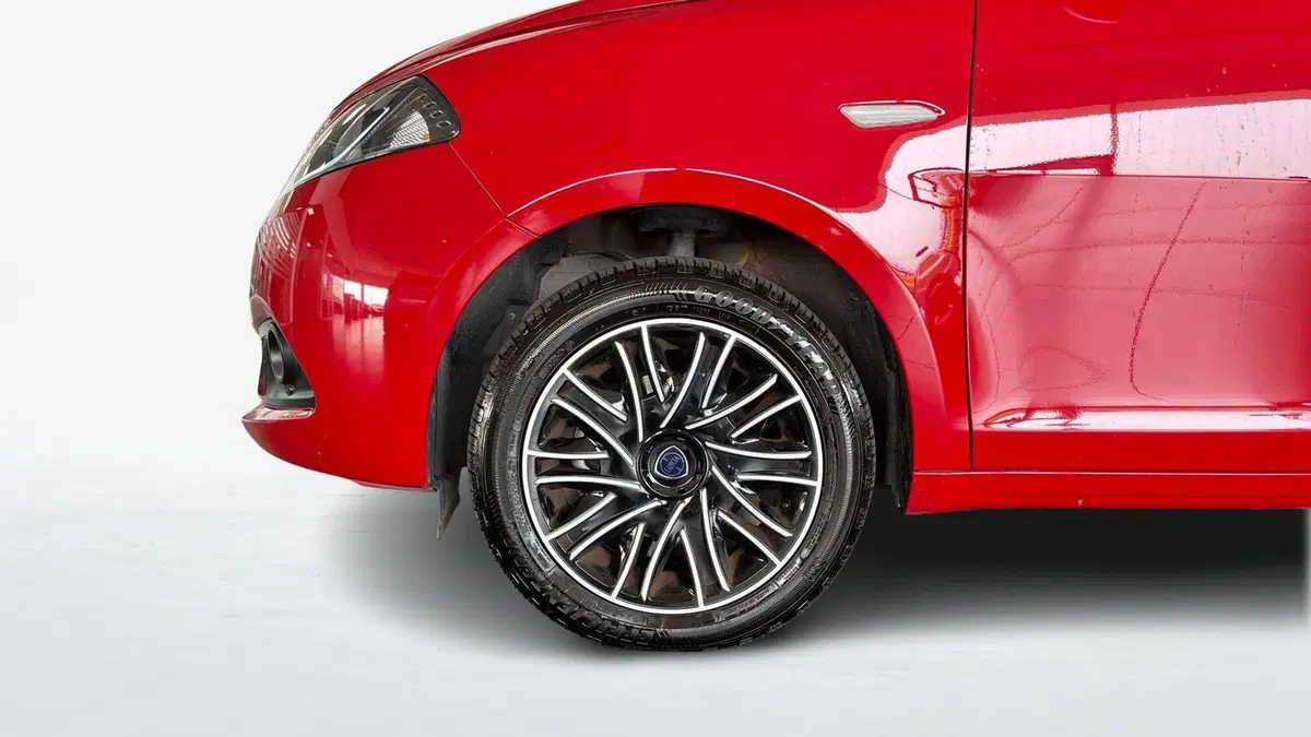 Lancia Ypsilon usata a Catania (5)