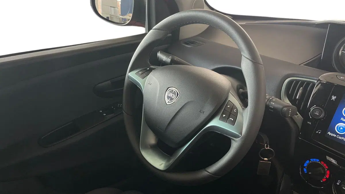 Lancia Ypsilon usata a Catania (7)