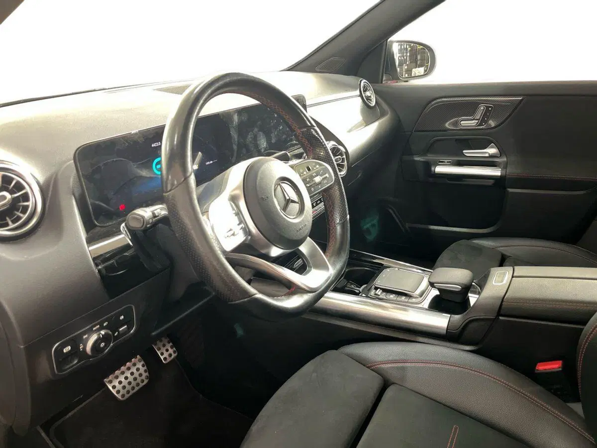 Mercedes-Benz GLA SUV usata a Bari (7)