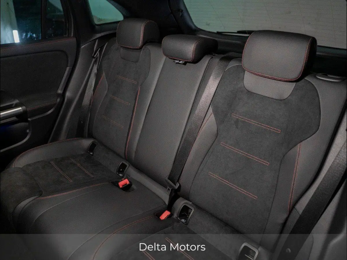 Mercedes-Benz GLA SUV nuova a Macerata (12)