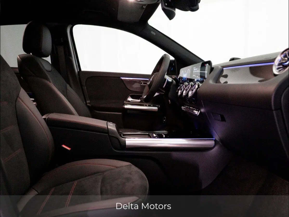Mercedes-Benz GLA SUV nuova a Macerata (17)