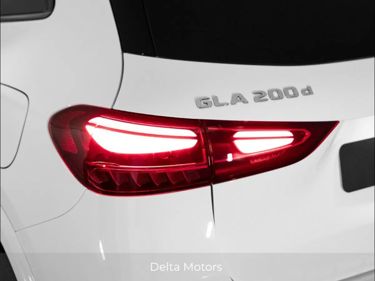 Mercedes-Benz GLA SUV nuova a Macerata (7)