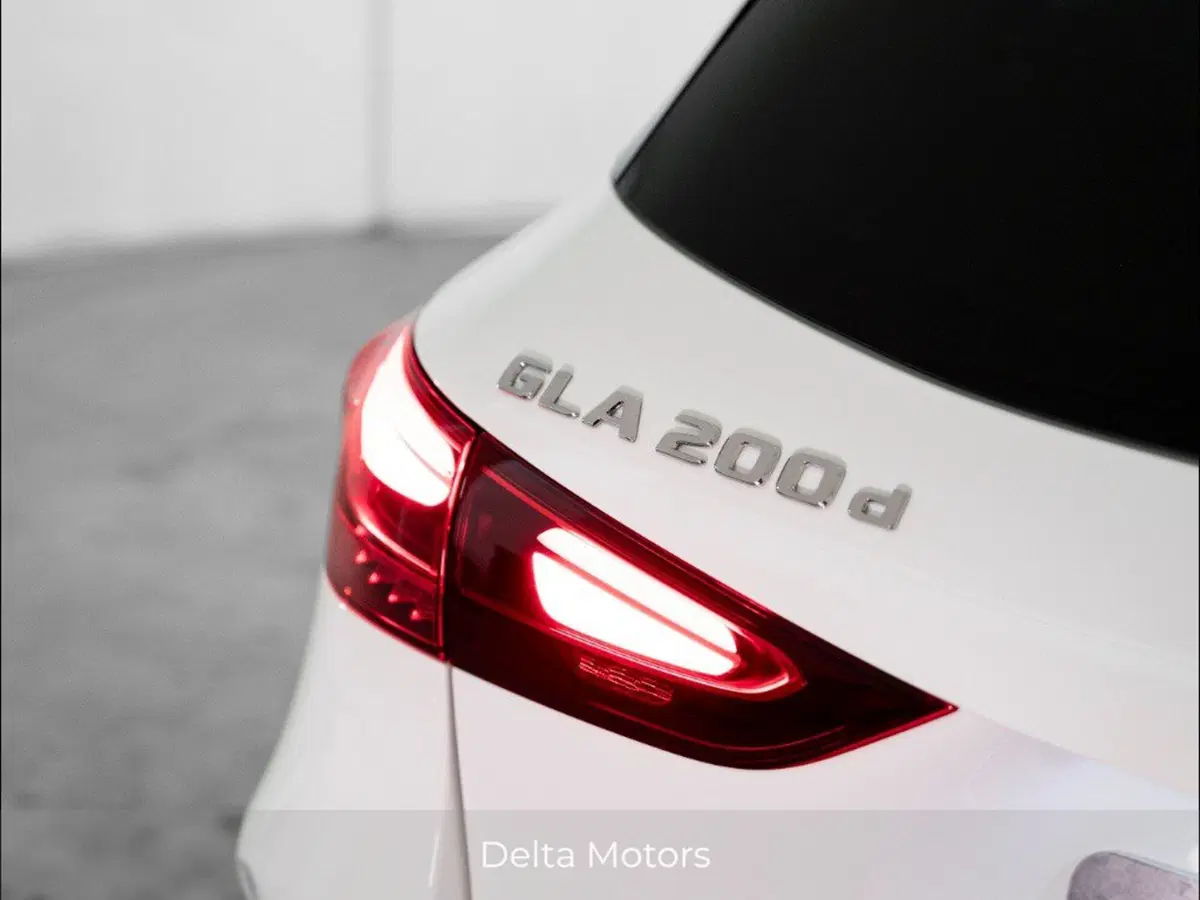 Mercedes-Benz GLA SUV nuova a Macerata (8)
