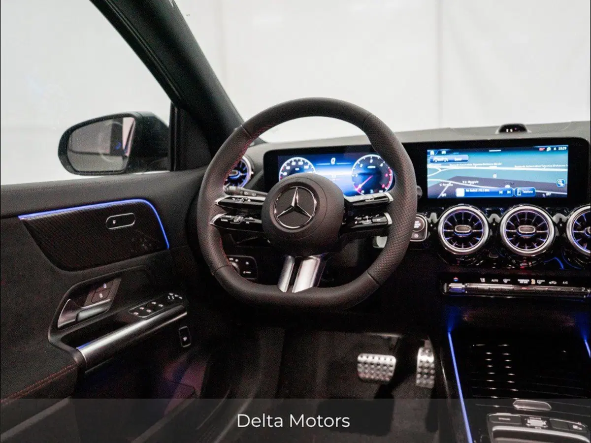 Mercedes-Benz GLA SUV nuova a Macerata (15)