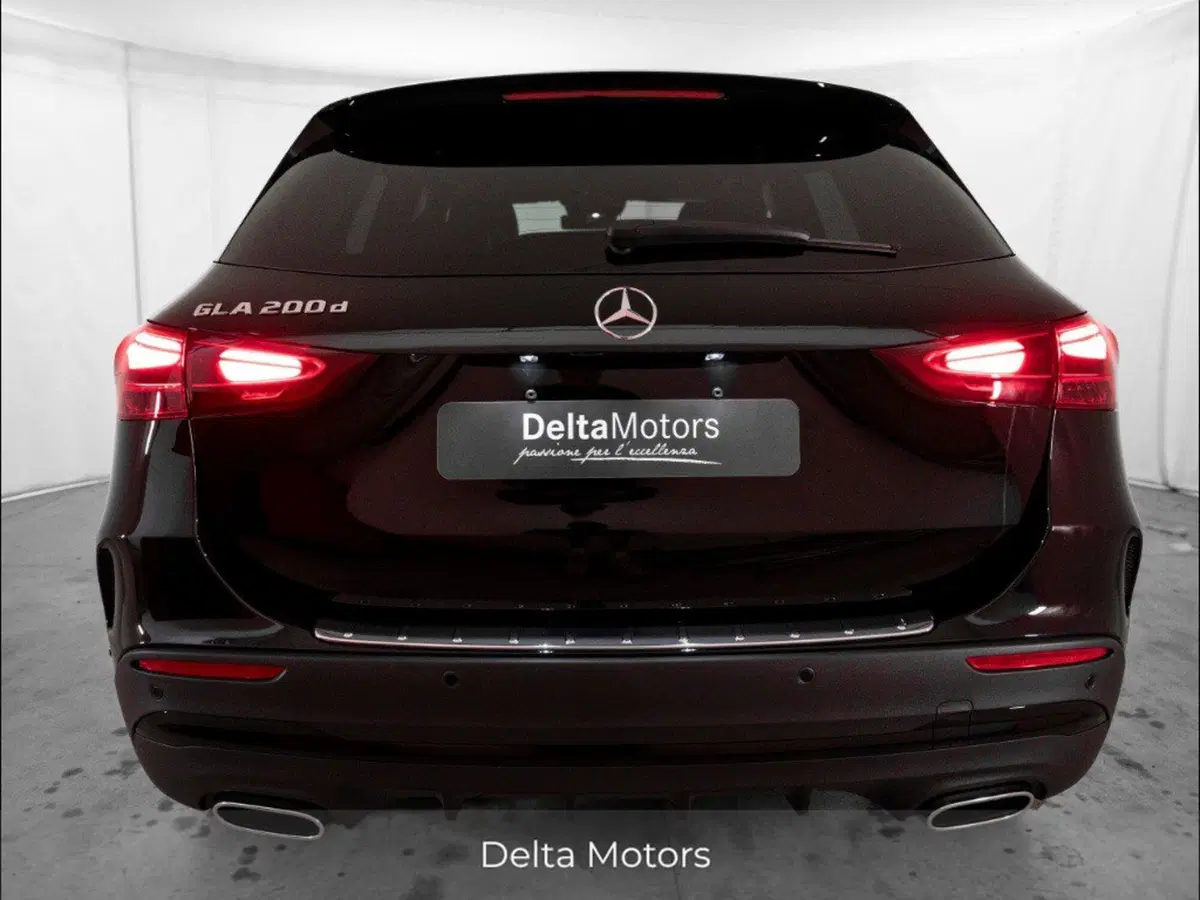 Mercedes-Benz GLA SUV nuova a Macerata (3)