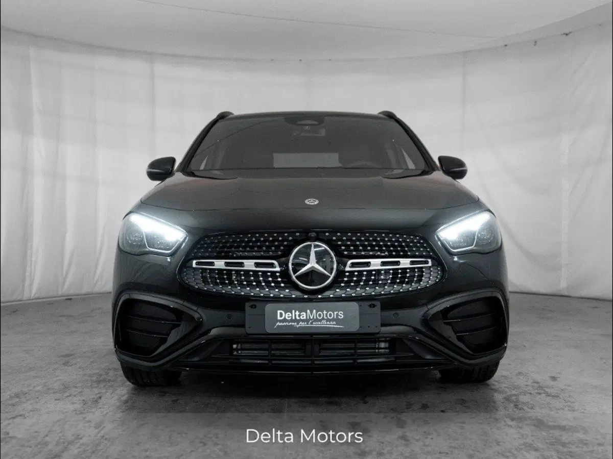 Mercedes-Benz GLA SUV nuova a Macerata (5)