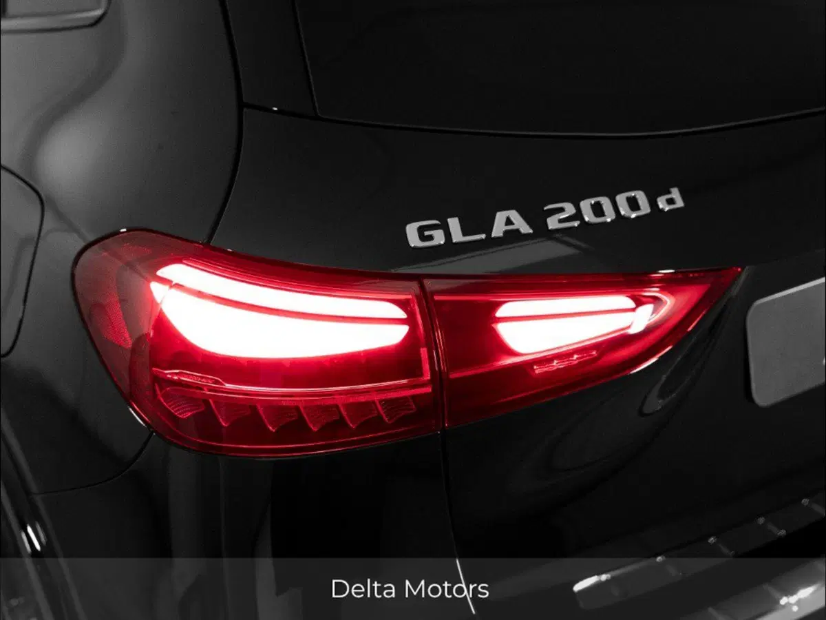 Mercedes-Benz GLA SUV nuova a Macerata (7)