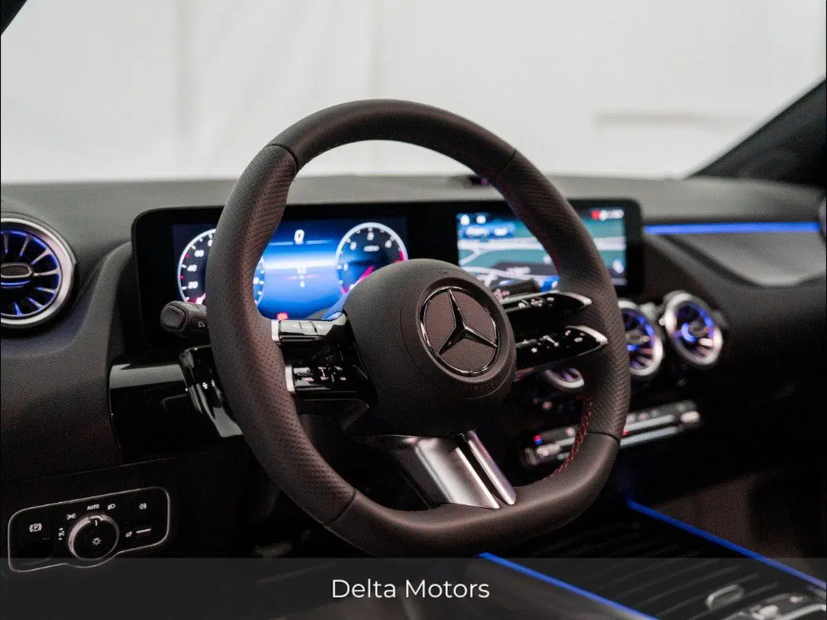 Mercedes-Benz GLA SUV nuova a Macerata (15)