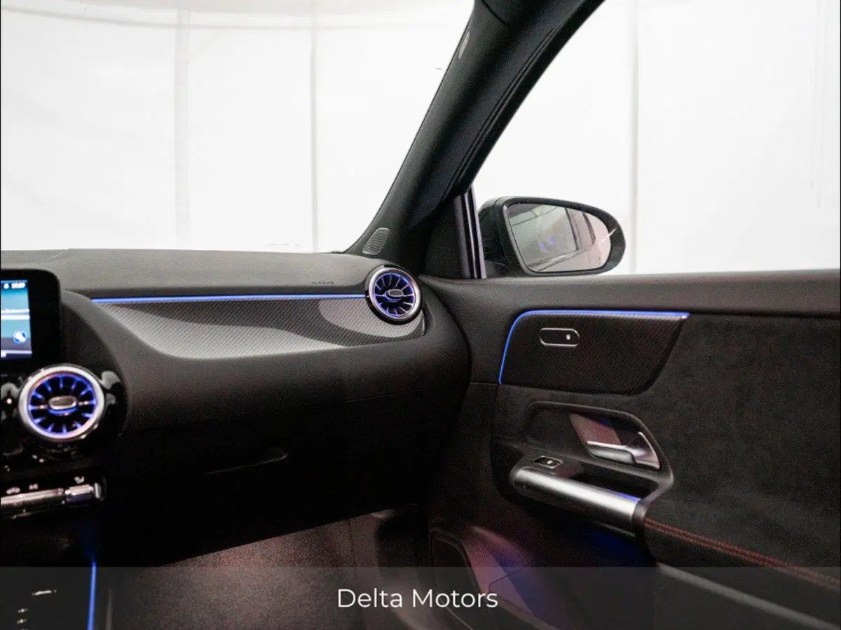 Mercedes-Benz GLA SUV nuova a Macerata (17)