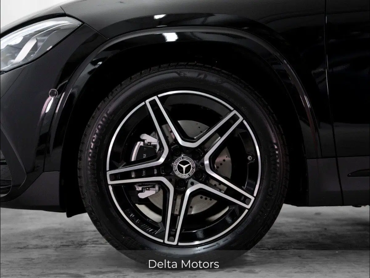 Mercedes-Benz GLA SUV nuova a Macerata (9)
