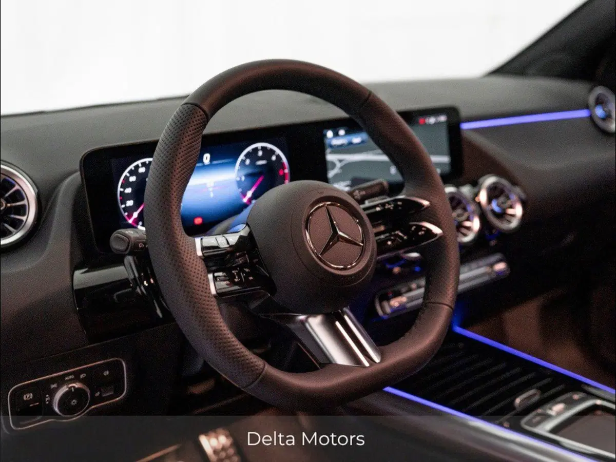 Mercedes-Benz GLA SUV nuova a Macerata (15)