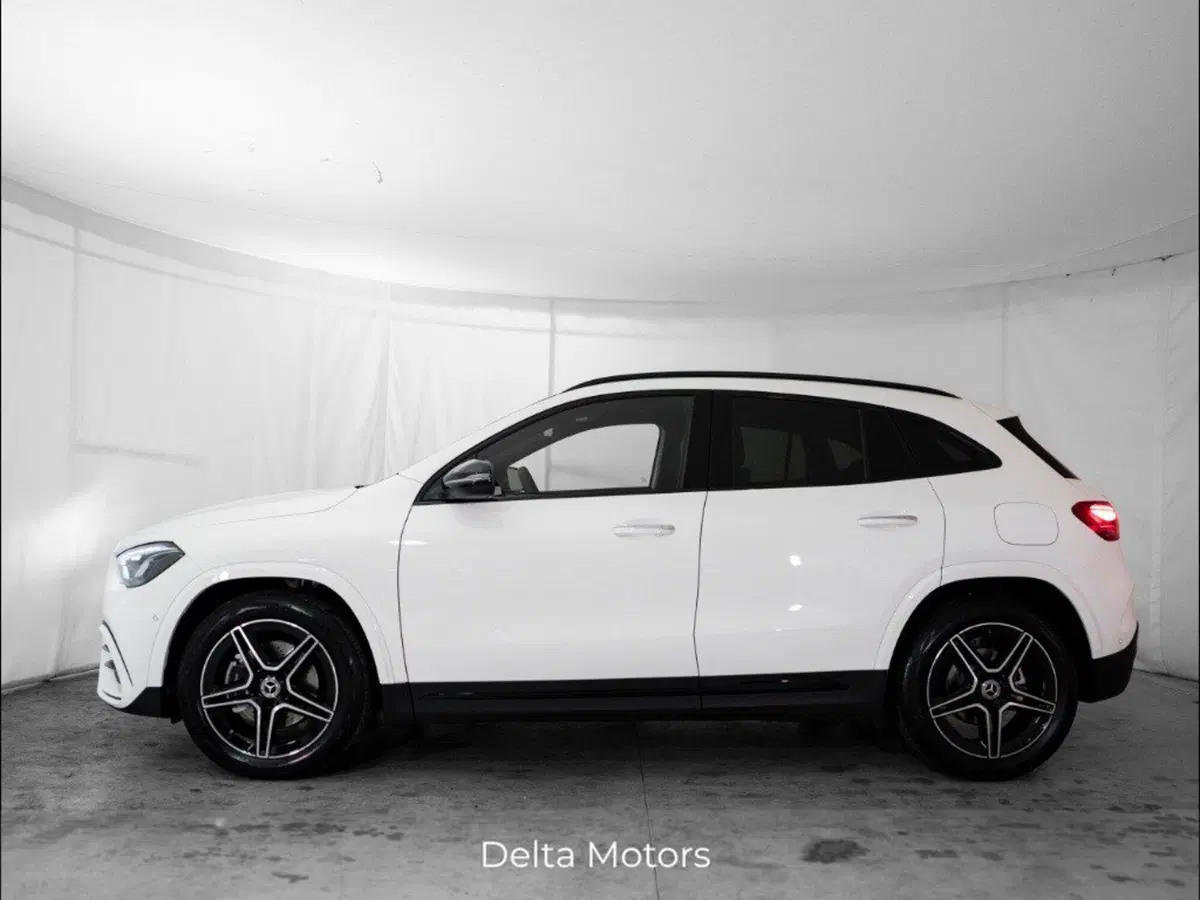 Mercedes-Benz GLA SUV nuova a Macerata (2)