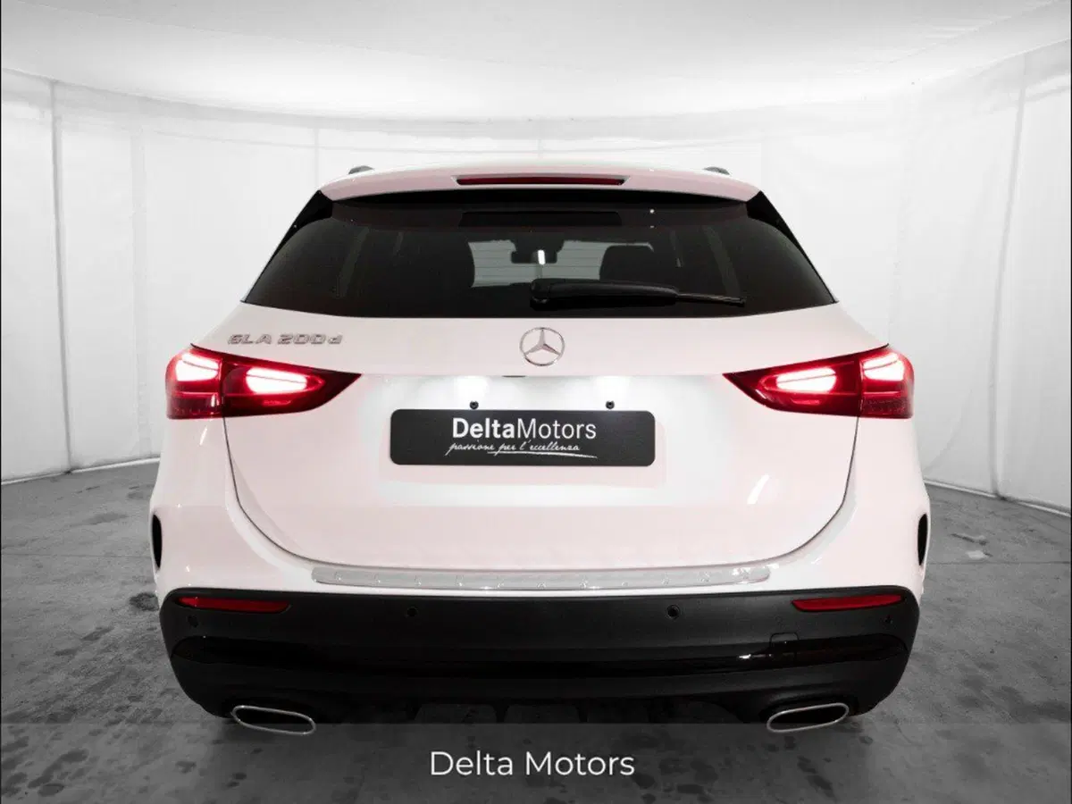 Mercedes-Benz GLA SUV nuova a Macerata (3)