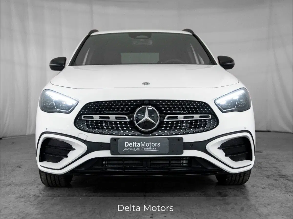 Mercedes-Benz GLA SUV nuova a Macerata (5)