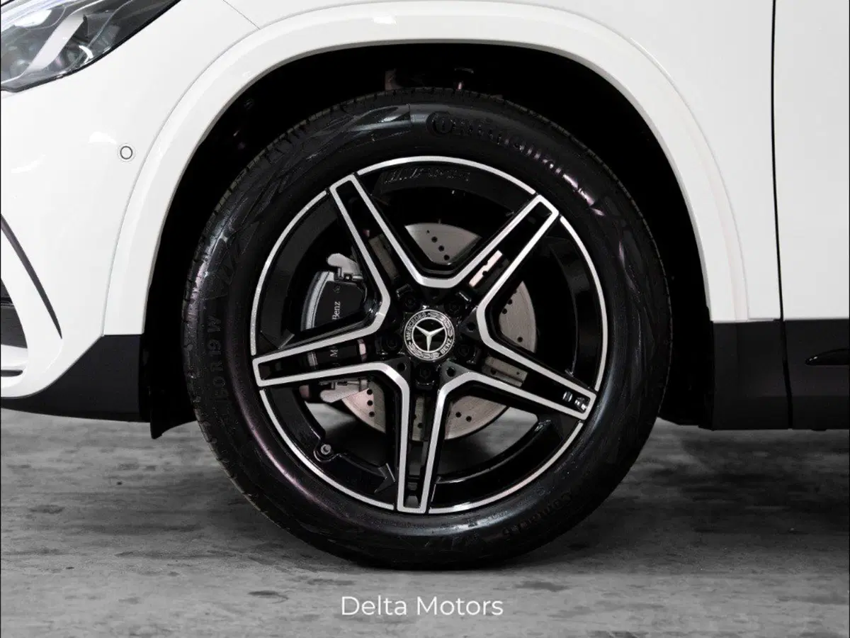 Mercedes-Benz GLA SUV nuova a Macerata (9)