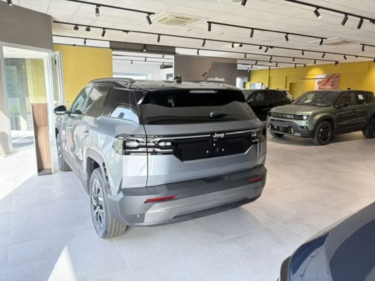 Jeep Compass nuova a Benevento (11)
